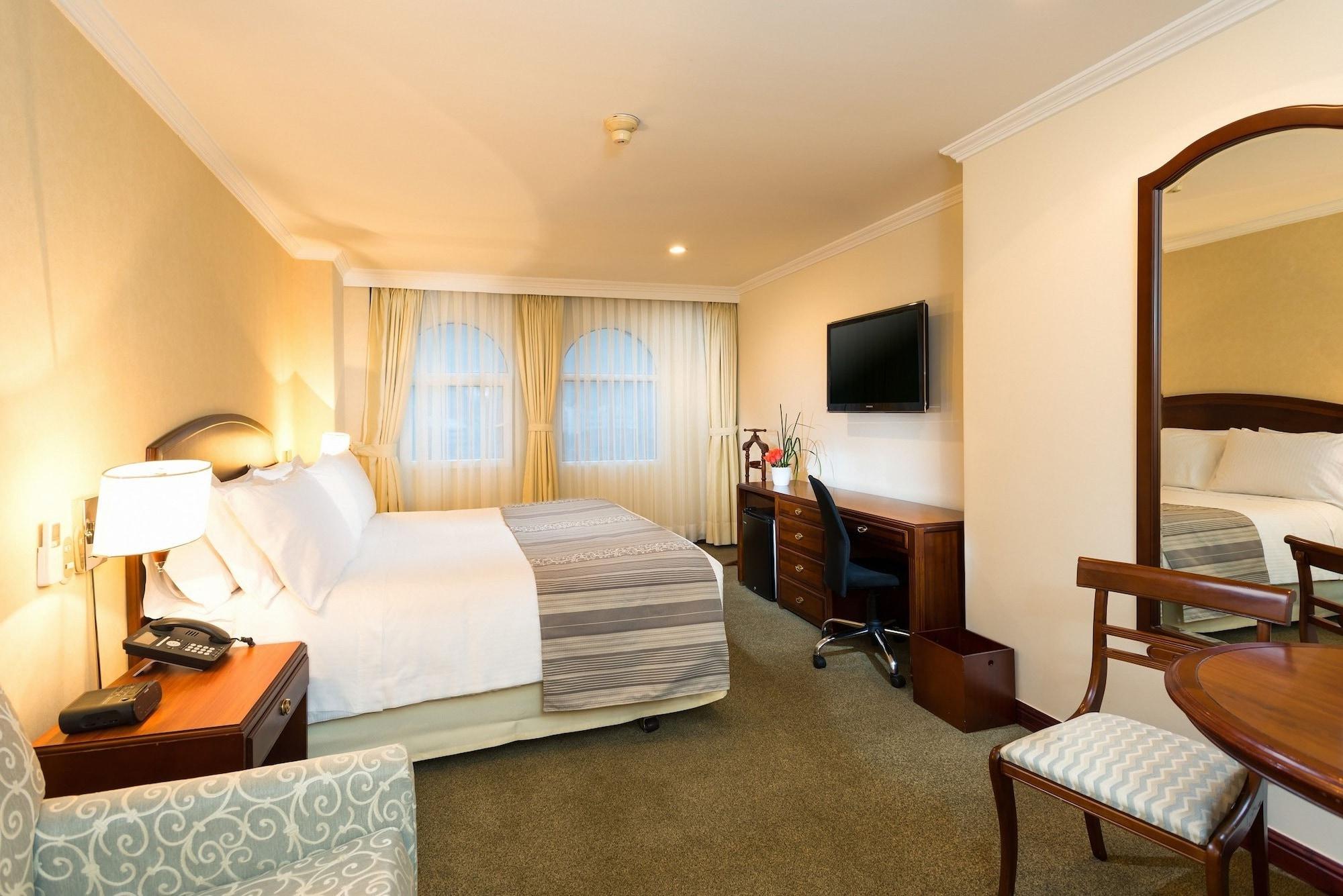 Hotel Dann Carlton Bogota Luaran gambar A room at the hotel