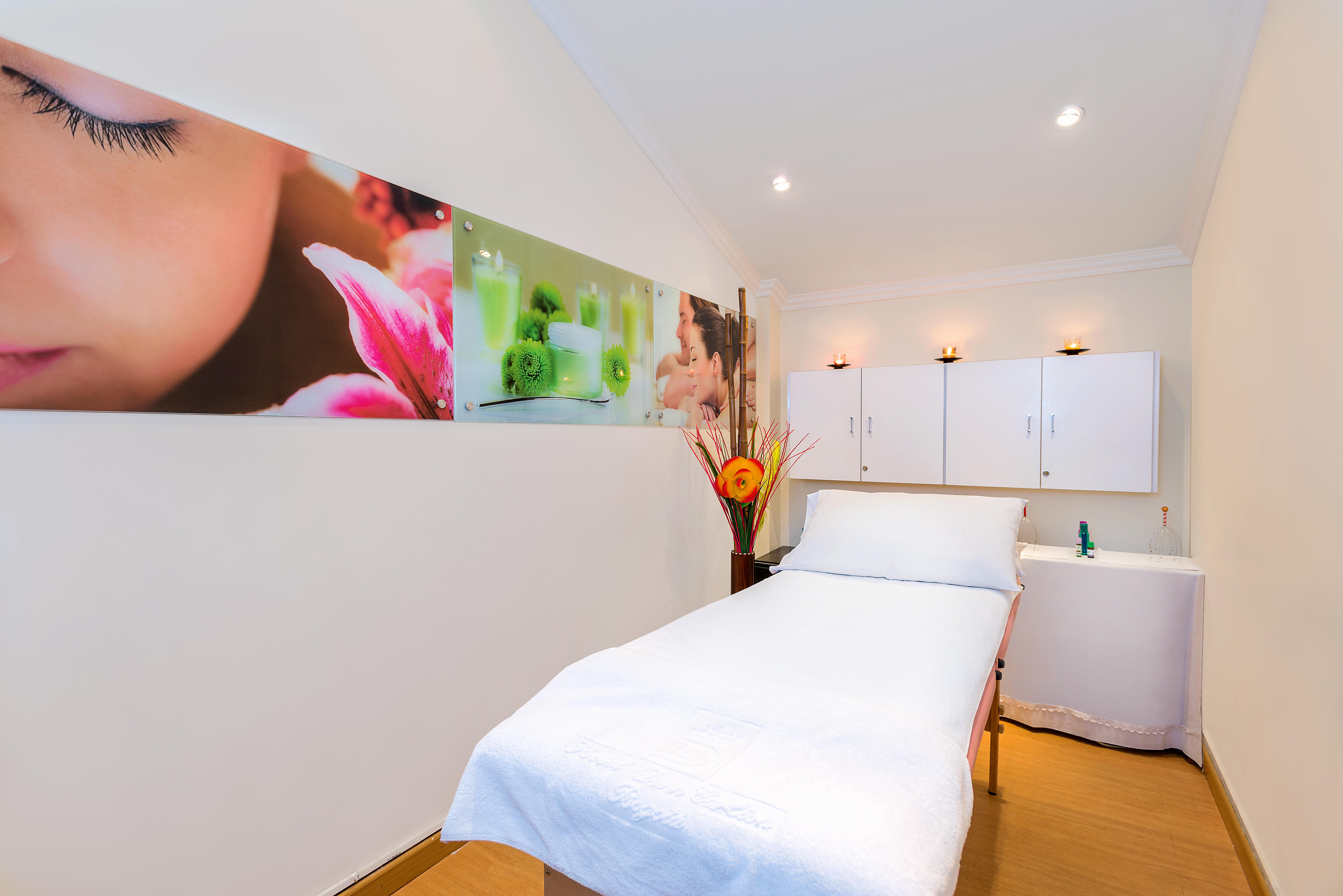 Hotel Dann Carlton Bogota Luaran gambar Treatment room at a spa